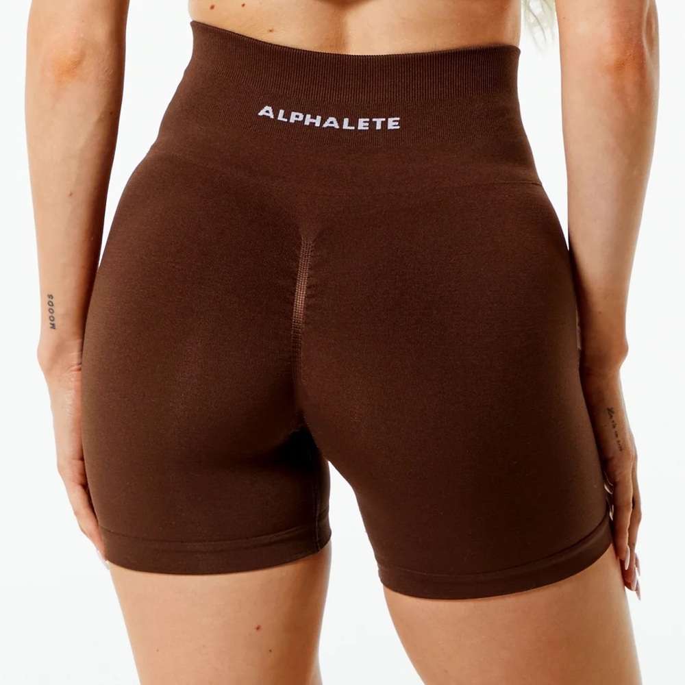 NWT Alphalete Amplify Scrunch Short 4.5" Rich Brown S